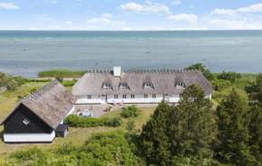 Gorgeous Home In Glesborg With Wifi